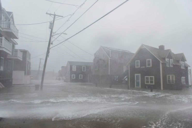 Cinco muertos por ciclón bomba en EU