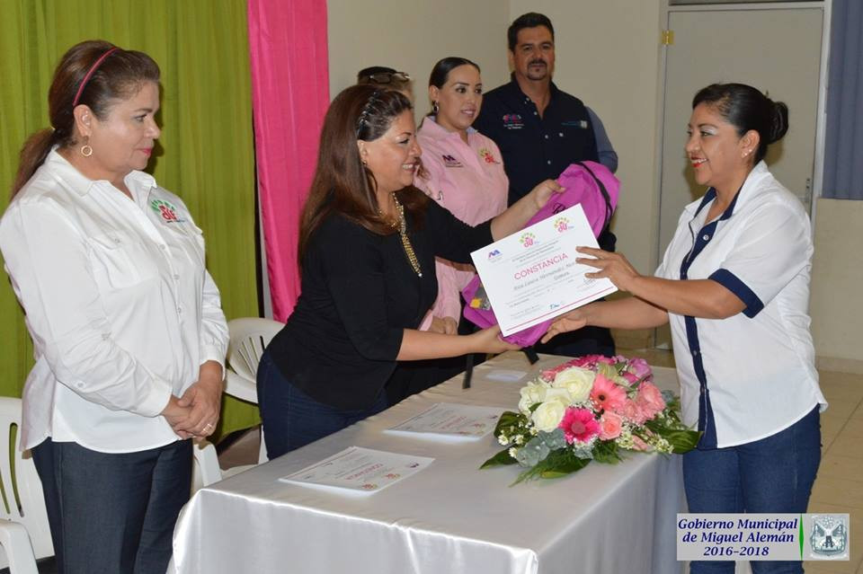 Reciben constancia de Taller del CEDIF