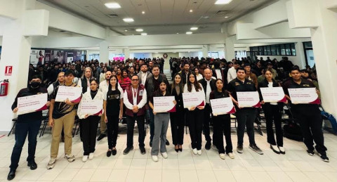 Entrega ITABEC 800 Becas Futuro Tamaulipas, Jóvenes Nivel Superior a estudiantes de la Universidad Tecnológica de Matamoros