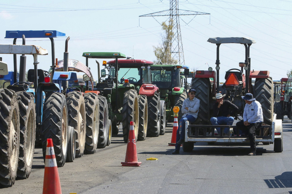 Bloqueos carreteros por agricultores son por “temas políticos, no legítimos”: Sheinbaum