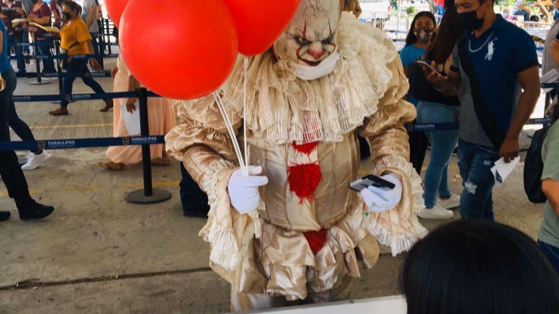 Llega el miedo a Pennywise y acude a vacunarse contra el Covid19 
