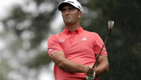 Increíble hoyo en uno de John Ram atravesando un estanque de agua