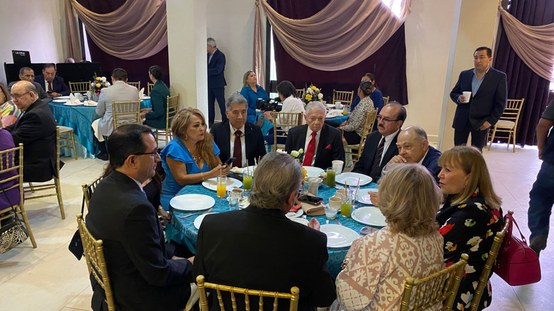 Entregan medalla, Rosendo Caballero