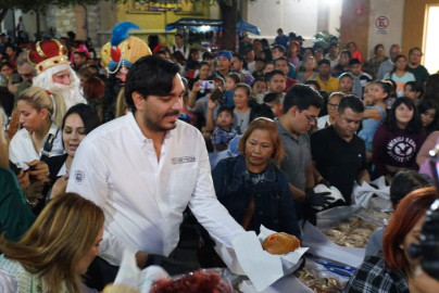 Celebra el Día de Reyes Magos con rosca y juguetes en plaza principal