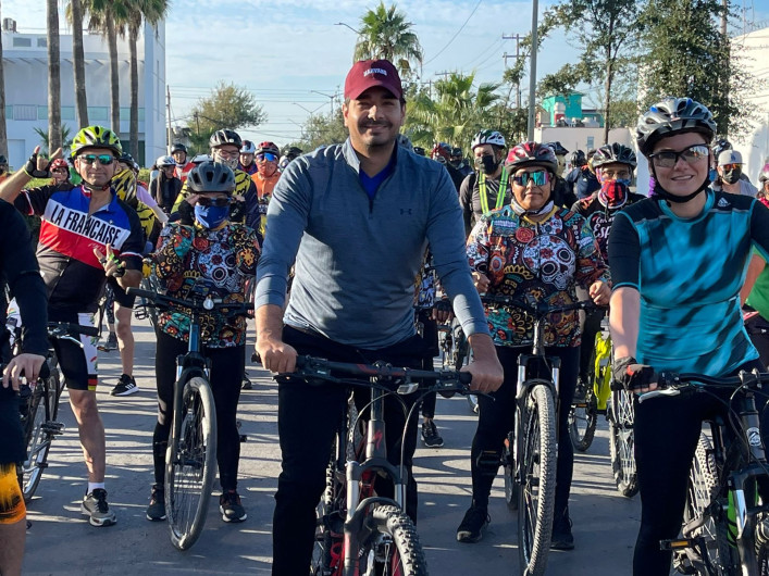 Encabeza el Alcalde Carlos Peña Ortiz rodada de bicicletas, refrendando su interés de una ciudad libre de adicciones