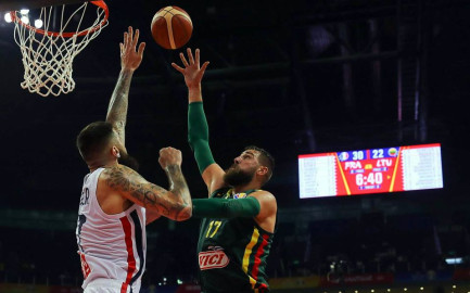Tras error en el Francia-Lituania, expulsan a silbantes del mundial de la FIBA