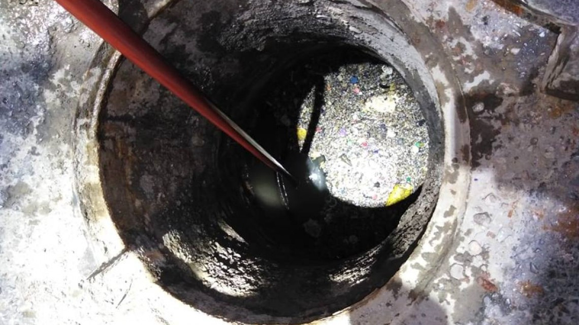 Comapa trabaja con equipo vactor