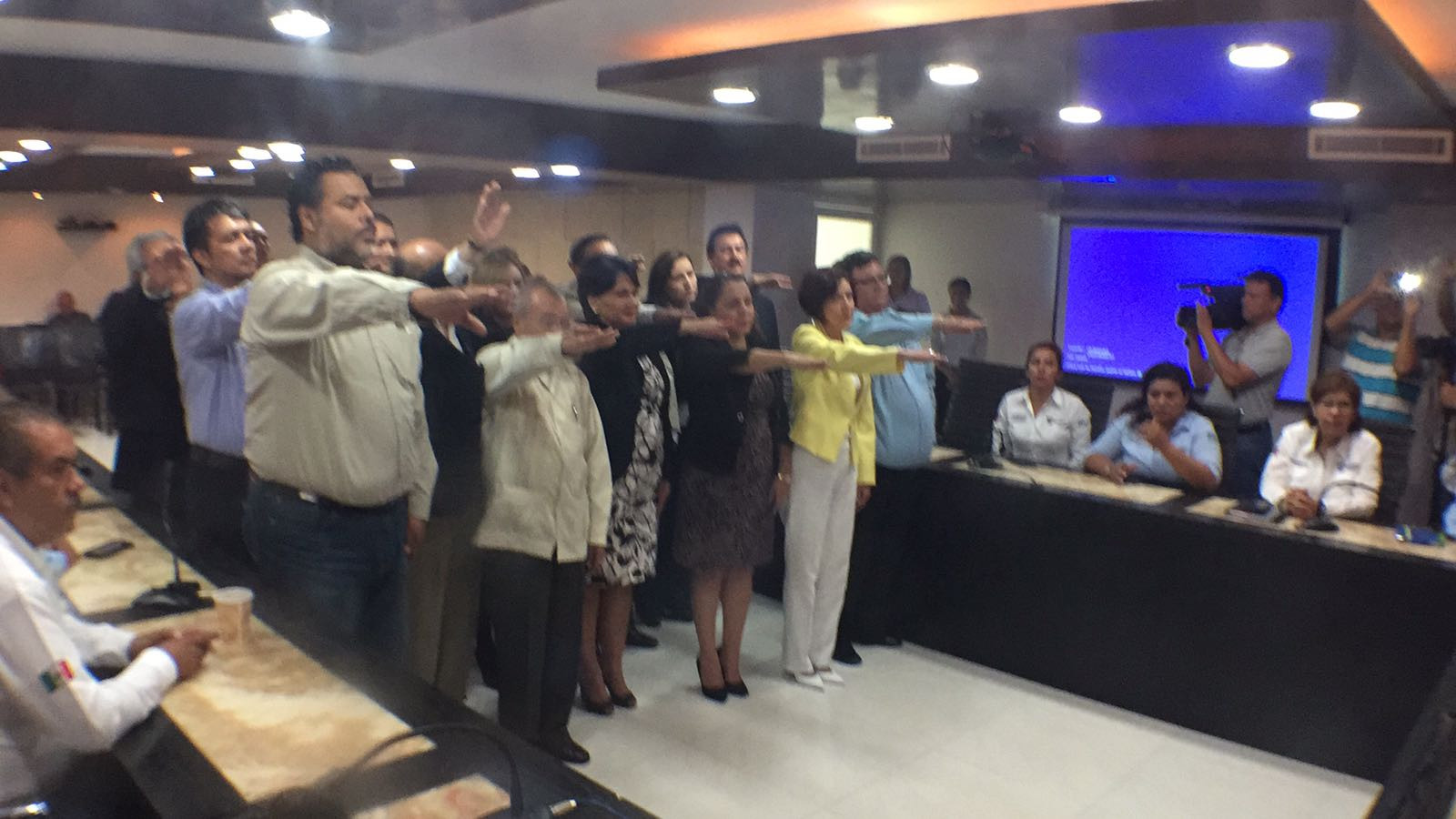 Toman protesta al Consejo Municipal de Participación Social en la Educación