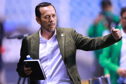 Eduardo Fentanes es cesado de DT de Santos