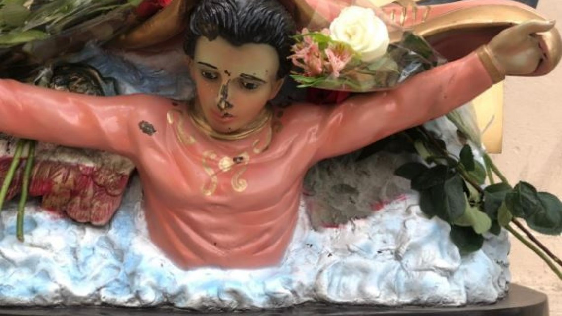 Dañan escultura de la Virgen al exterior de la Parroquia
