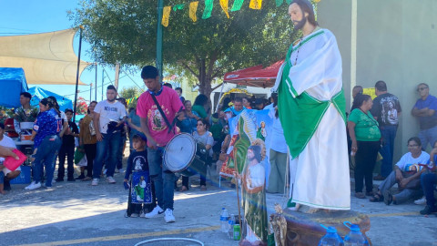 Ofrenda feligreses a San Judas Tadeo