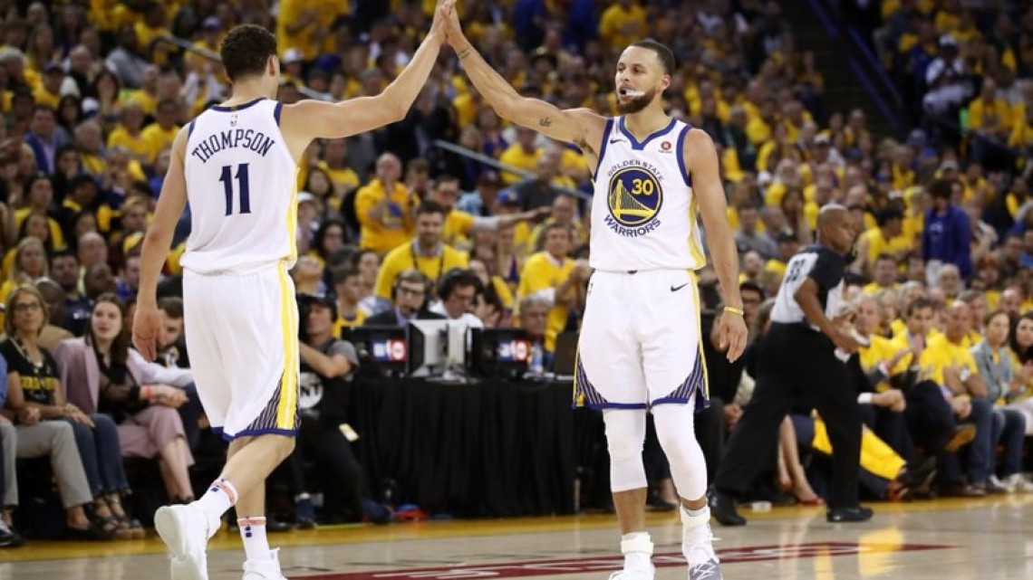 Warriors aplasta 126-85 a Rockets y se pone 2-1 en final Oeste de la NBA