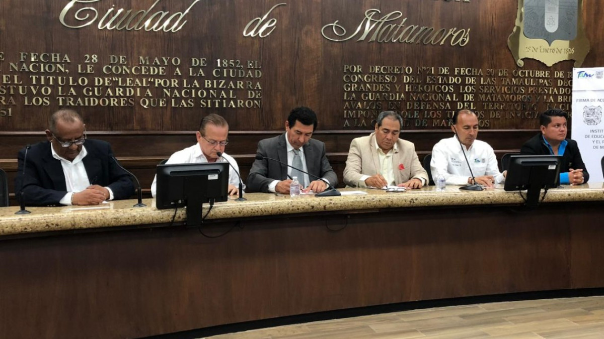 Firma alcalde convenio de colaboración con el ITEA