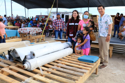   Entrega Alcalde Mario López diversos apoyos a las familias del Poblado La Capilla