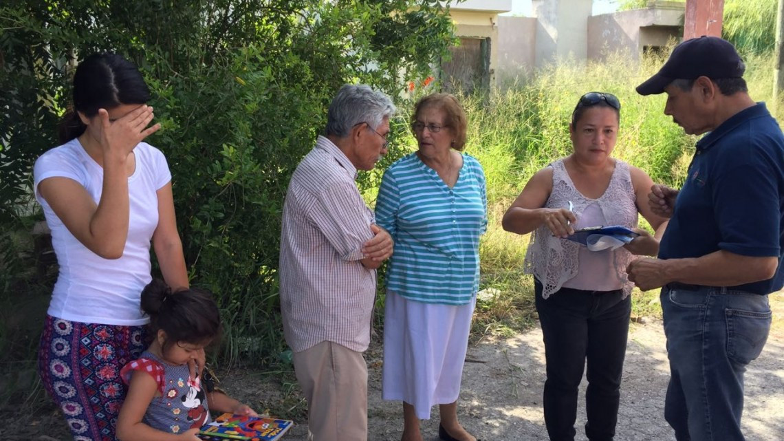 Reparten kits de limpieza y despensas a familias afectadas por inundaciones