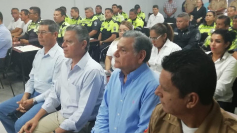 Exhorta Alcalde a construir dependencias honestas