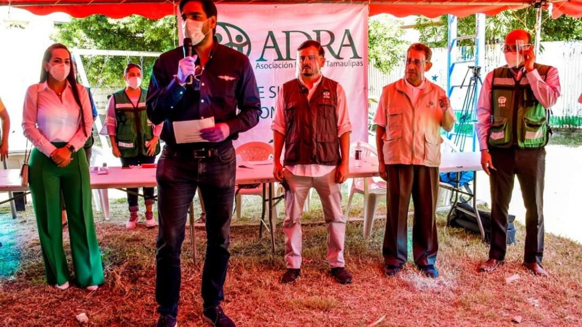 Aterrizan apoyos a familias de la colonia Azteca