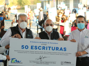 Francisco Cabeza de Vaca brinda certeza jurídica a las familias tamaulipecas con la entrega de escrituras