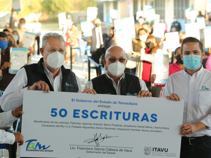 Francisco Cabeza de Vaca brinda certeza jurídica a las familias tamaulipecas con la entrega de escrituras