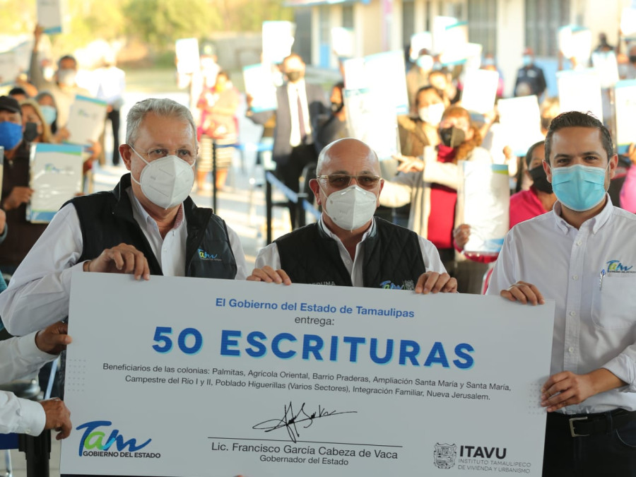 Francisco Cabeza de Vaca brinda certeza jurídica a las familias tamaulipecas con la entrega de escrituras