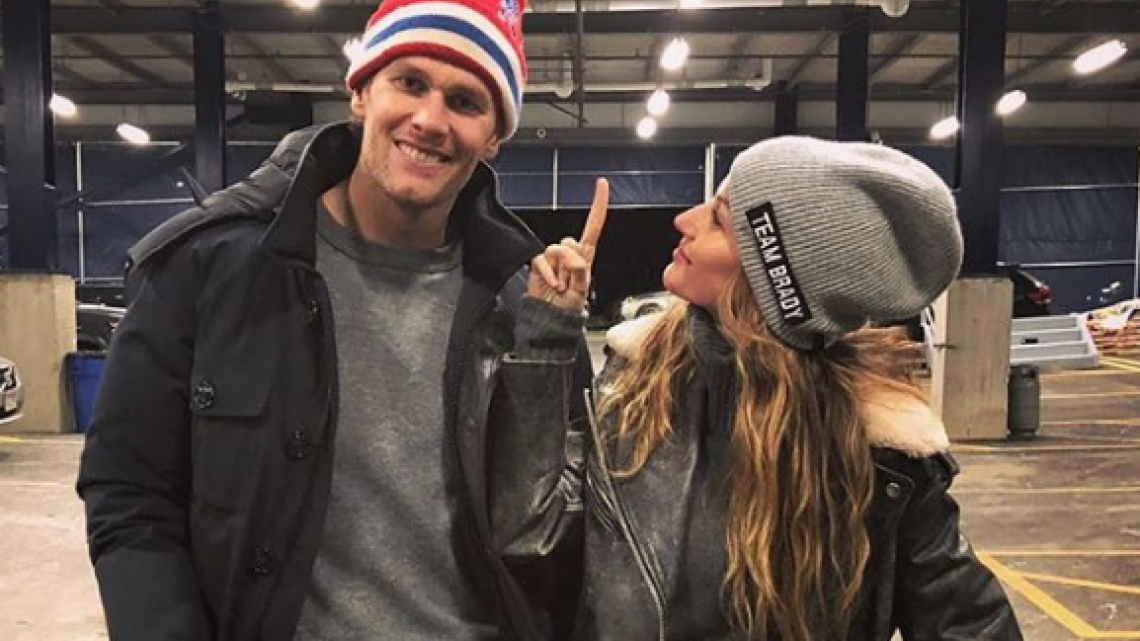 Brady asegura que negoció con su esposa para seguir jugando
