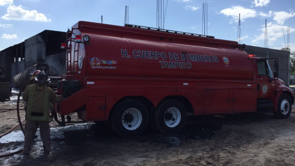 Vuelven a prenderse pipas con diésel en Callejón de Barriles