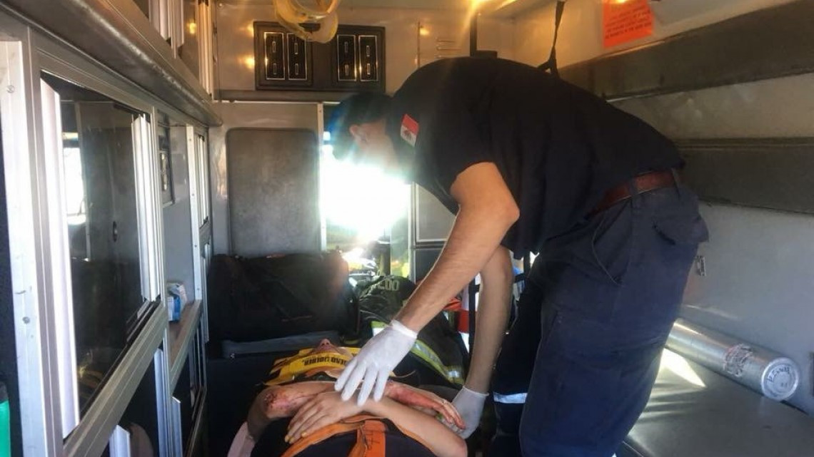 Joven se vuelca en el Colosio