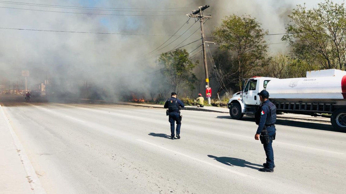 Cierran la Pedro Cárdenas por incendio de zacatal