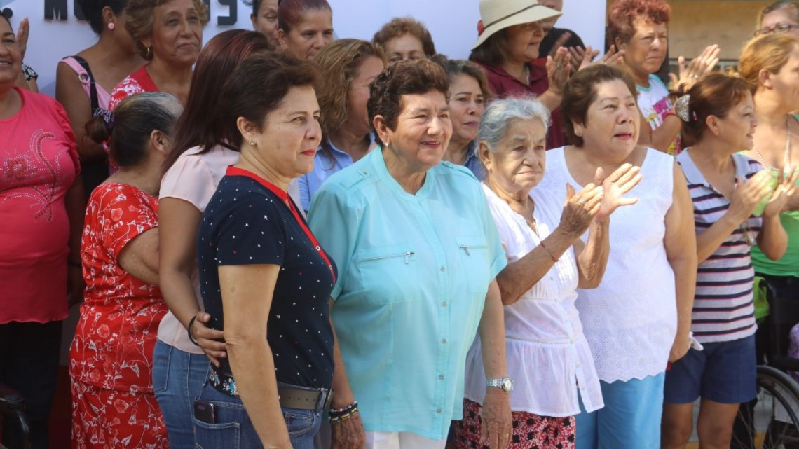 Inaugura Magda Peraza pavimentaciones en la Morelos y Cascajal