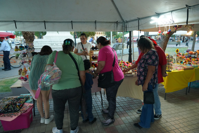 Realizan con éxito nueva edición de la Mercadita La Red