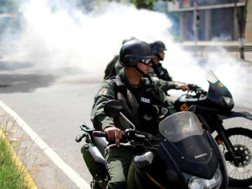 Explosión de bomba deja siete guardias lesionados