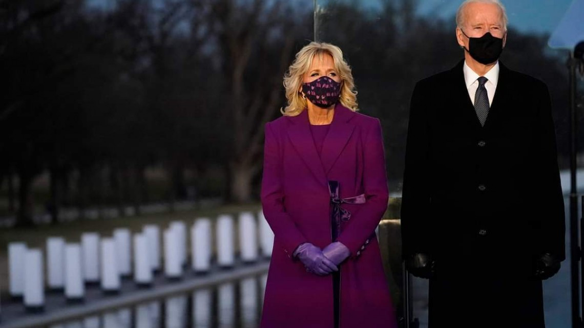 Joe Biden y Kamala Harris homenajean a los muertos por COVID-19 en EU