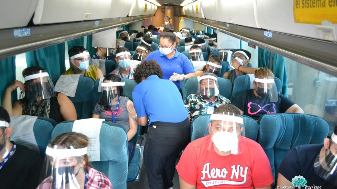 Vacunan a empleados de maquiladoras en Puente Internacional Juarez-Lincoln