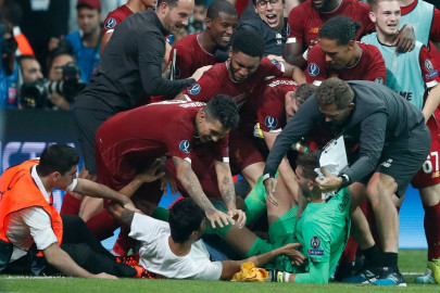 Adrián San Miguel está lesionado por culpa de un fan