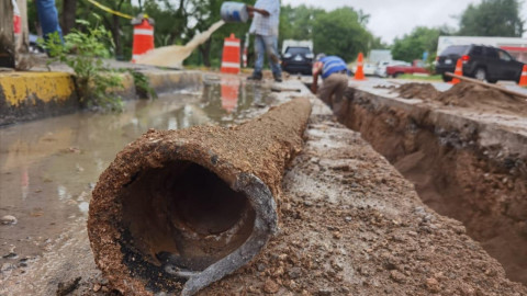 Dos meses más durará el caos en la zona centro por cambio de tuberías