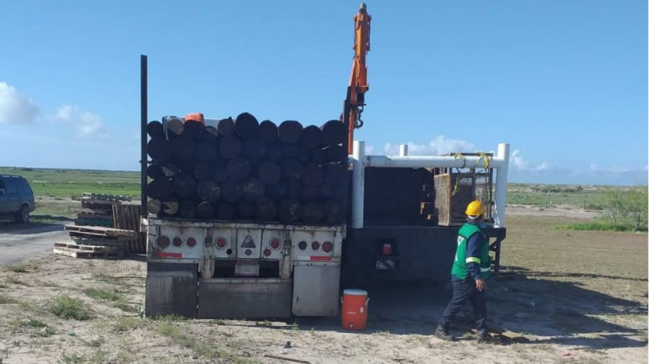 Cumple Alcalde con familias del poblado La Capilla; activa obra de red eléctrica