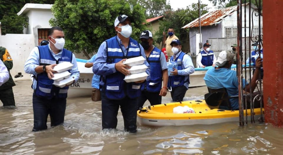 Rigo Ramos pide donación de salario ante la pandemia, Gerardo Peña Flores lo hace desde que inició