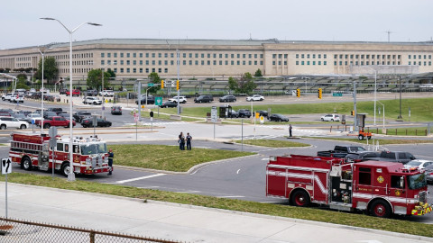 Ataque cerca del Pentágono deja un policía muerto