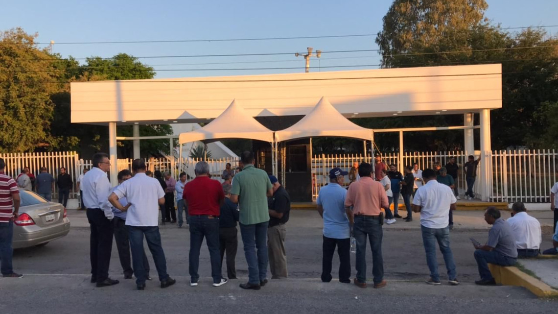 Toman maestros las oficinas de la SET