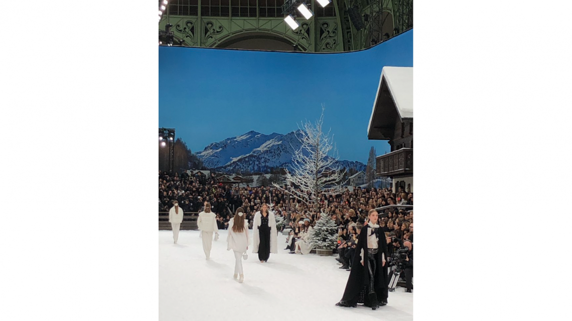 Chanel rinde homenaje a Karl Lagerfeld en su desfile