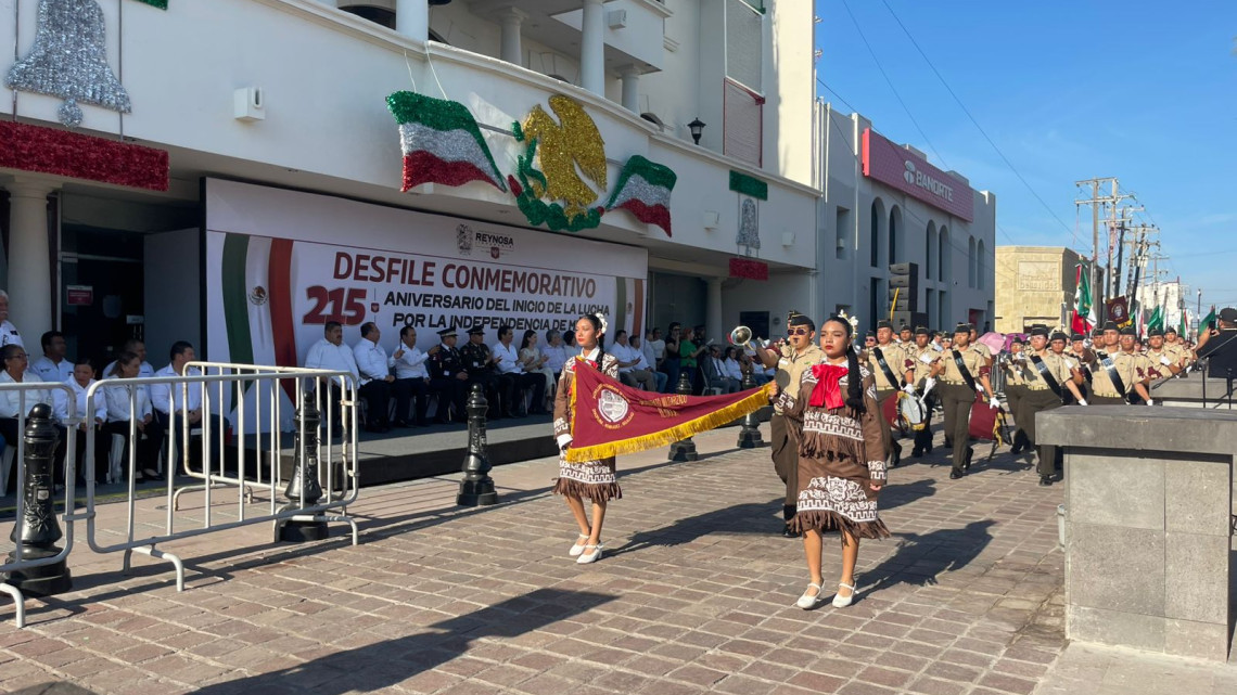 Desfilan por el 215 aniversario de la Independencia de México en Reynosa