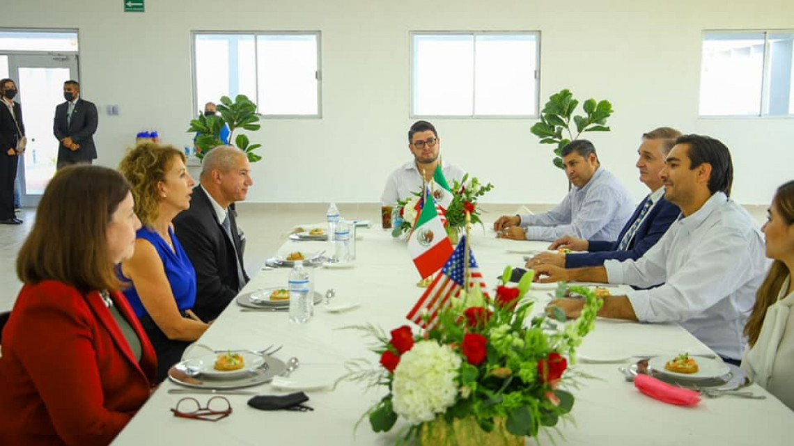 Recibe Carlos Peña visita de Cónsules de EEUU en nuevo CAMEF