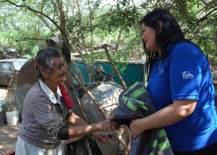 DIF Río Bravo entrega cobijas en La Zacatecana