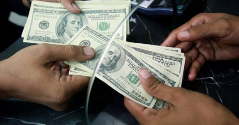 Dólar se vende en 19.04 pesos a la venta en casas de cambio 