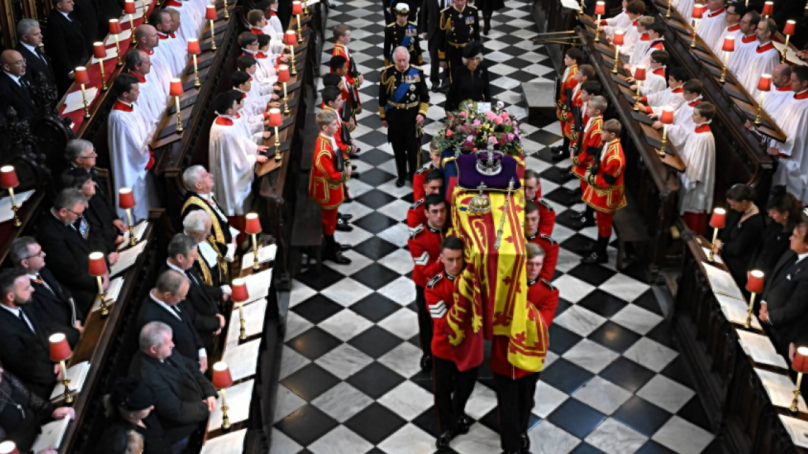 Funeral de la reina Isabel II: El féretro es trasladado al Castillo de Windsor 