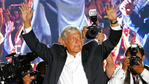 AMLO cierra campaña y desborda el Estadio Azteca