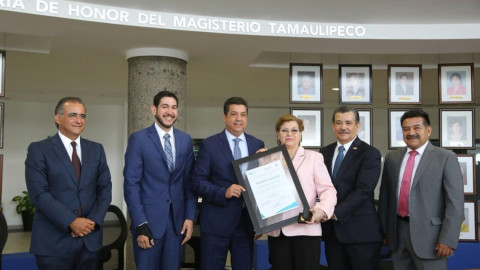 Reconoce Gobernador a maestros en su día