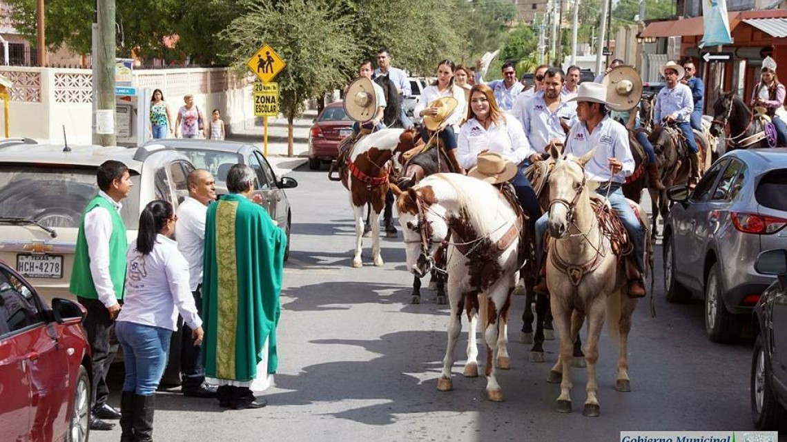 Realizan cabalgata del 67 Aniversario de Miguel Alemán 