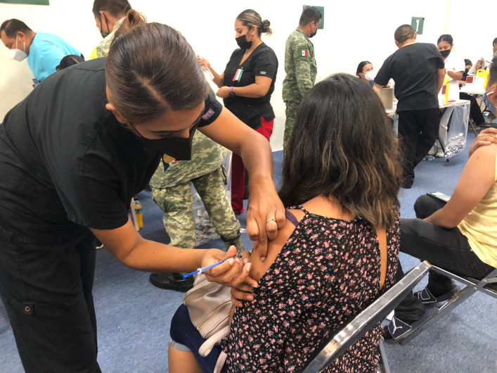 Sin filas los módulos de vacunación contra COVID-19 en Nuevo Laredo 