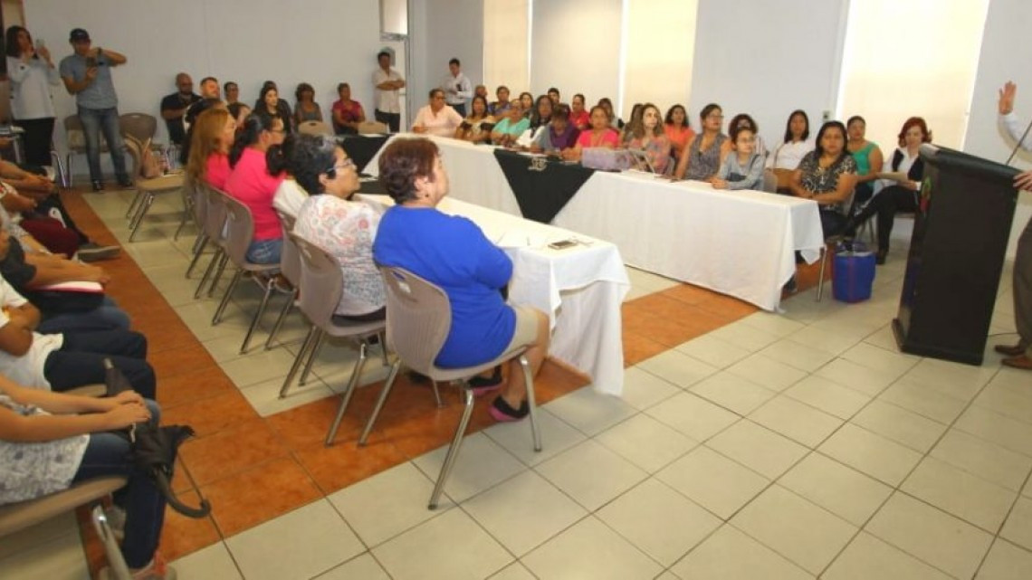 Capacitan a emprendedores locales de Victoria